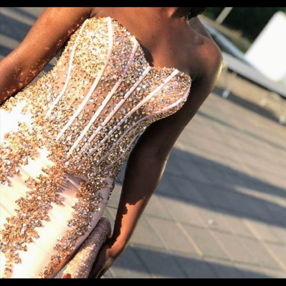 Prom dresses - Picture 4 of 8